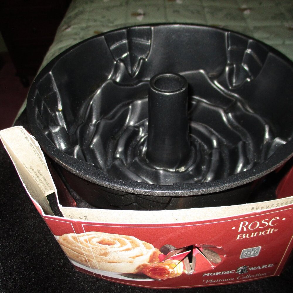Nordic Ware Rose Bundt Cake Pan Cast Aluminum Made in USA